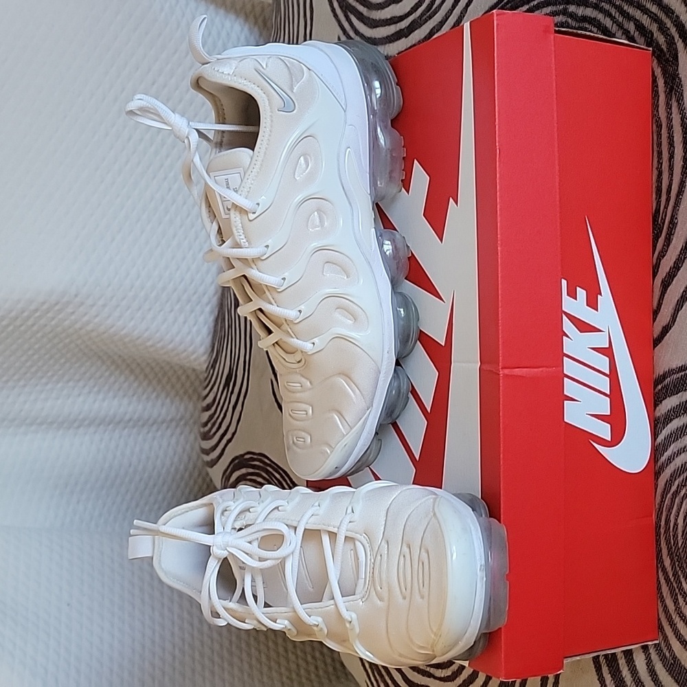 Men's Nike Vapor Max Sneakers size 9.5